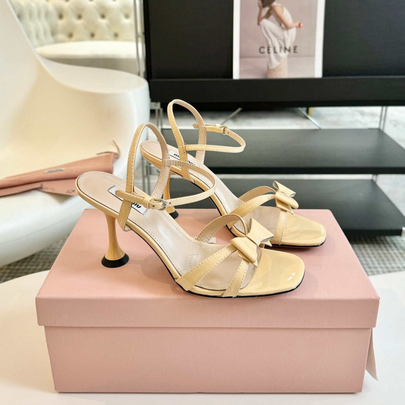 High Heels With Bows Butter Color Glossy Leather - 35