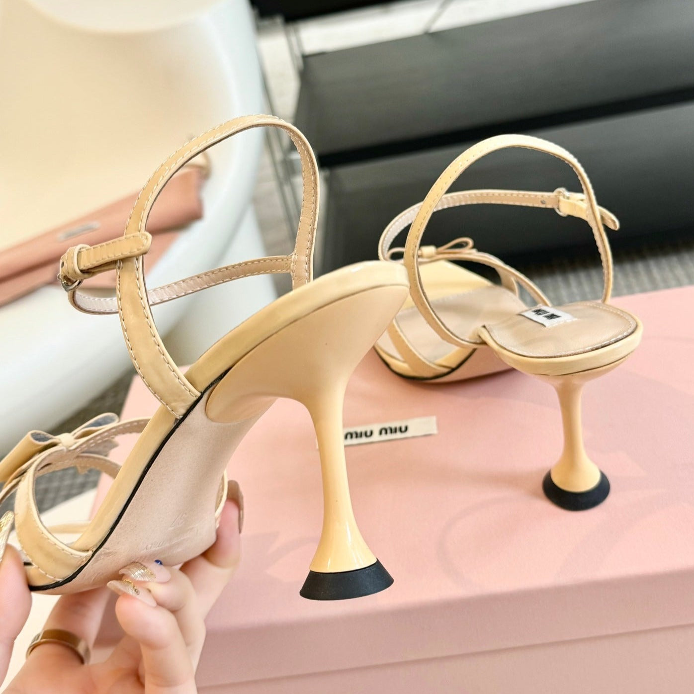 High Heels With Bows Butter Color Glossy Leather - 35
