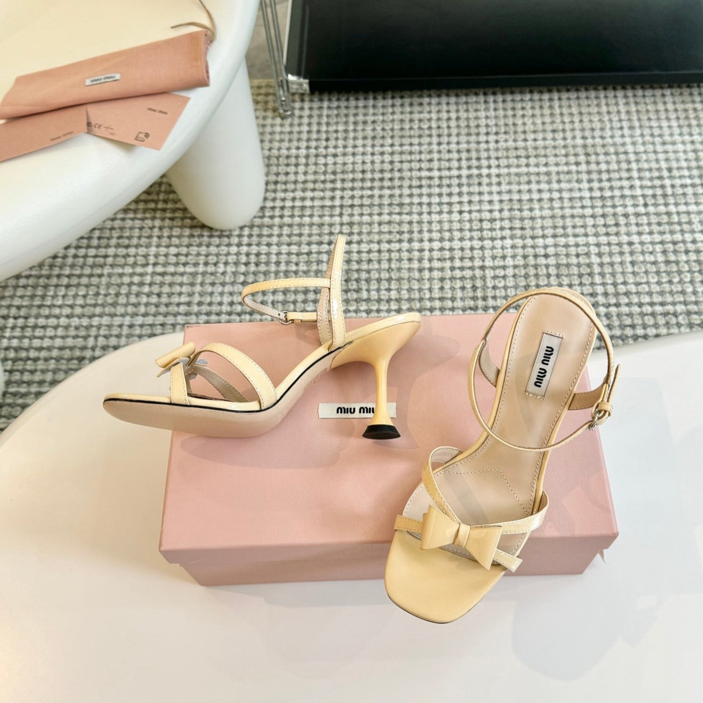 High Heels With Bows Butter Color Glossy Leather - 35