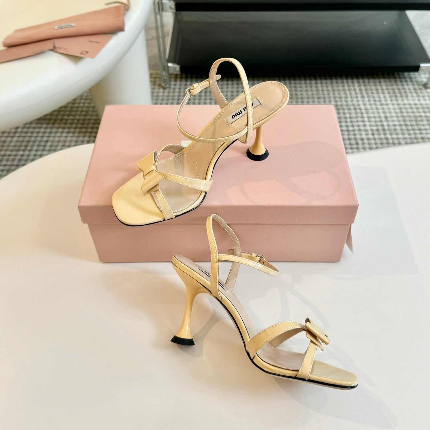 High Heels With Bows Butter Color Glossy Leather - 35