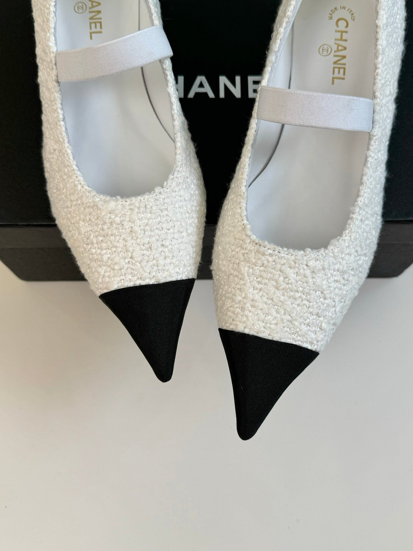 CC MARY JANE IN WHITE TWEED AND BLACK SATIN - 35