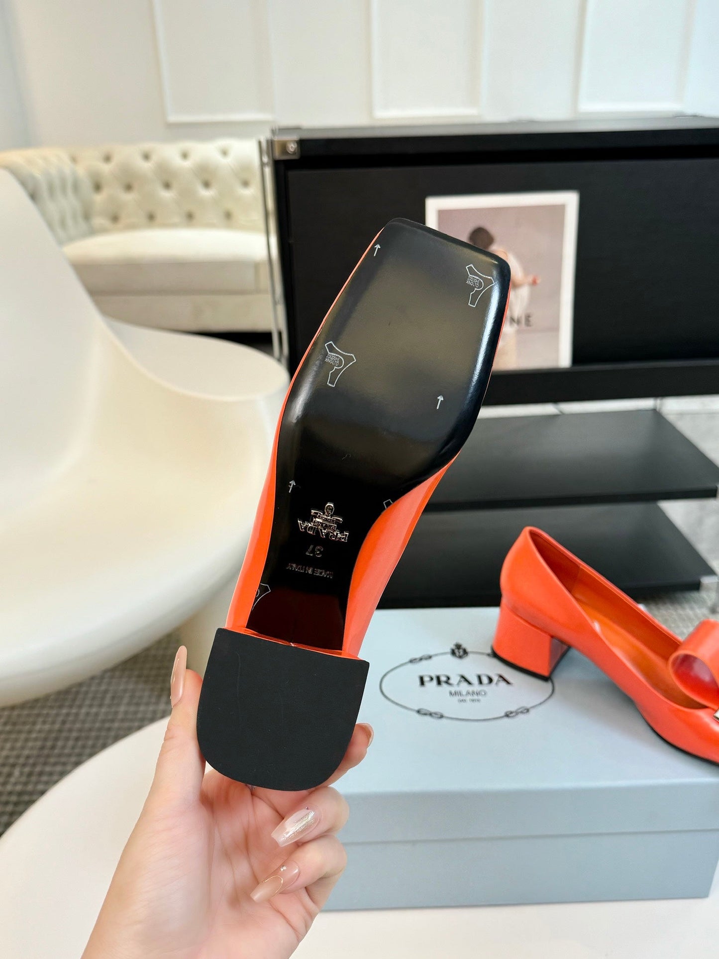 SQUARE TOE PUMPS IN INTERNATIONAL ORANGE GLOSSY CALFSKIN ATTACHED BOW - 35