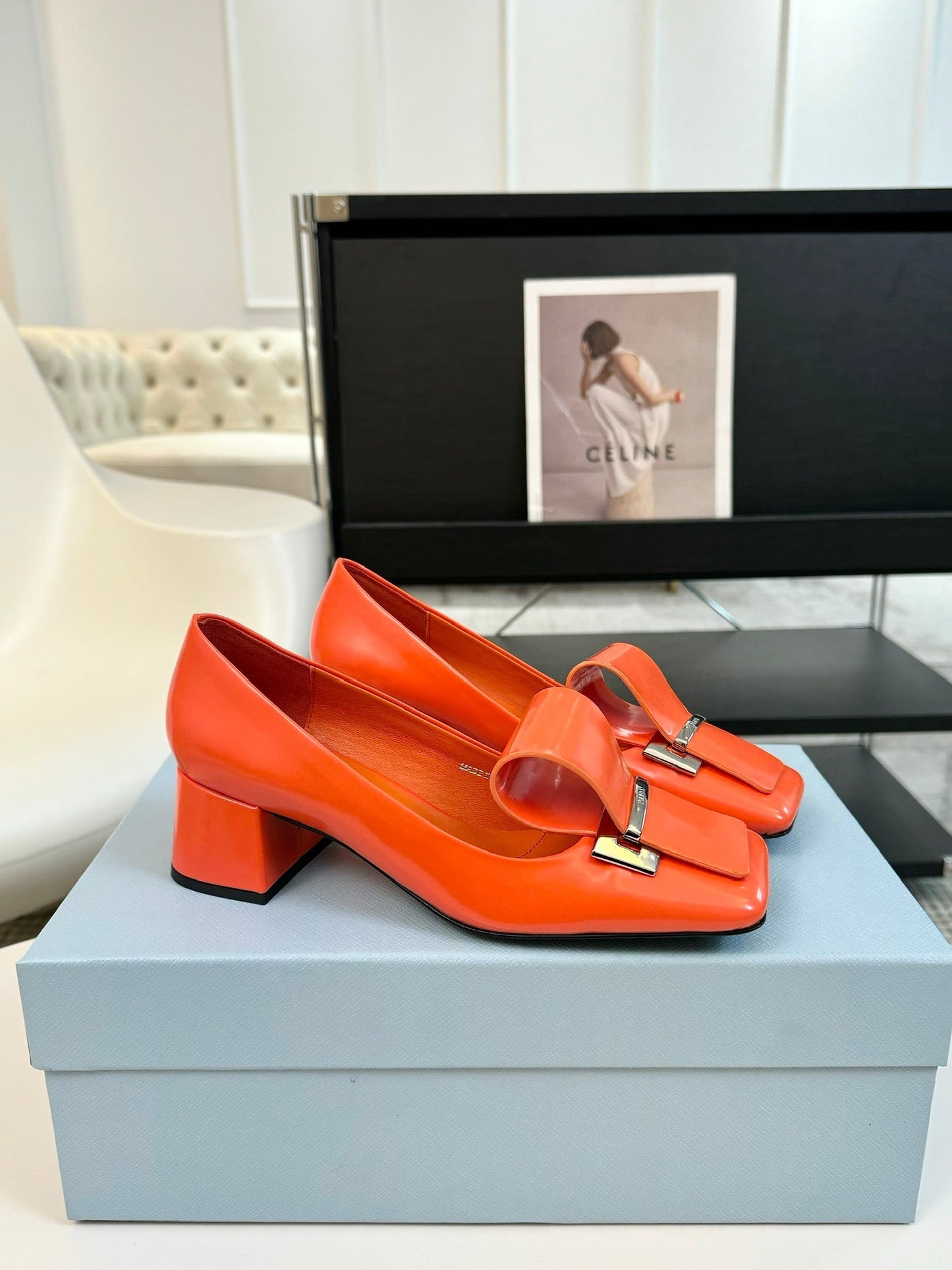 SQUARE TOE PUMPS IN INTERNATIONAL ORANGE GLOSSY CALFSKIN ATTACHED BOW - 35