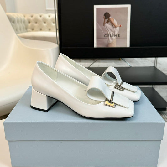 SQUARE TOE PUMPS IN WHITE GLOSSY CALFSKIN ATTACHED BOW - 35