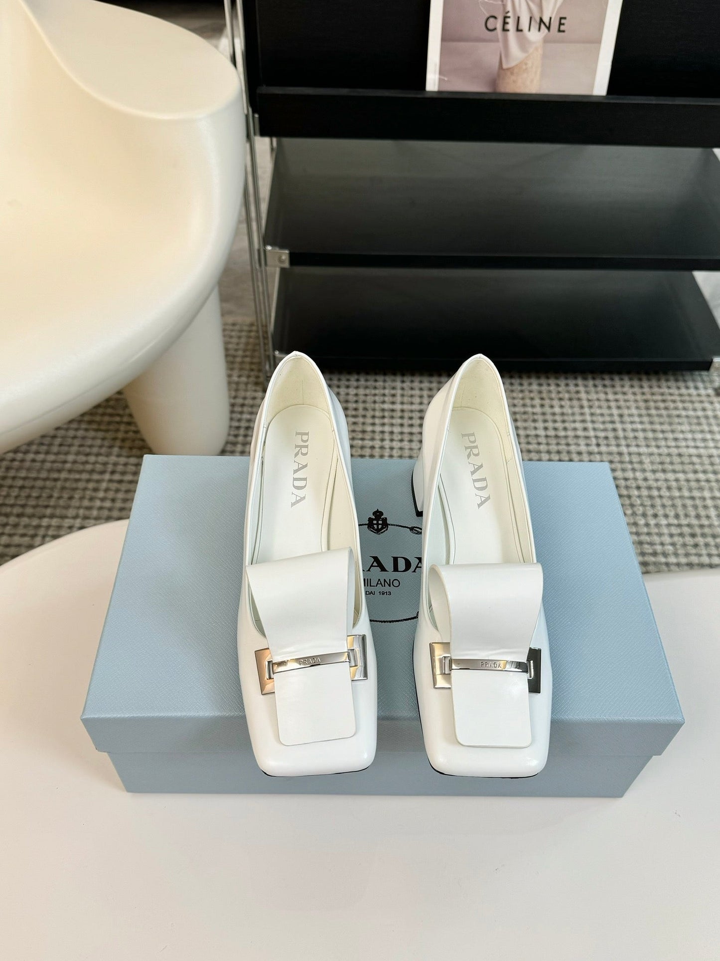 SQUARE TOE PUMPS IN WHITE GLOSSY CALFSKIN ATTACHED BOW - 35
