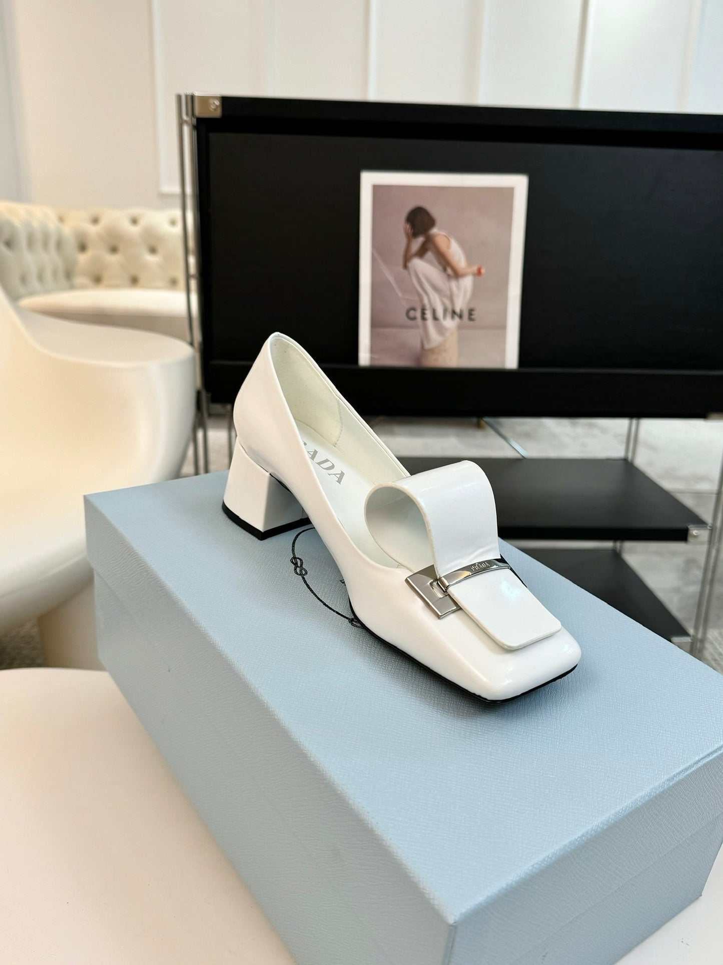 SQUARE TOE PUMPS IN WHITE GLOSSY CALFSKIN ATTACHED BOW - 35