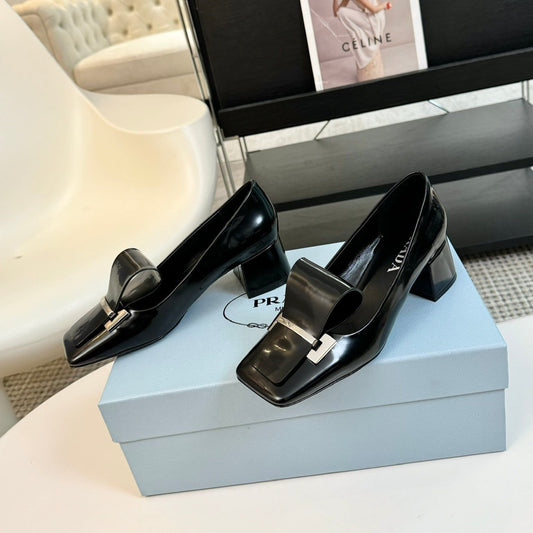 SQUARE TOE PUMPS IN BLACK GLOSSY CALFSKIN ATTACHED BOW - 35