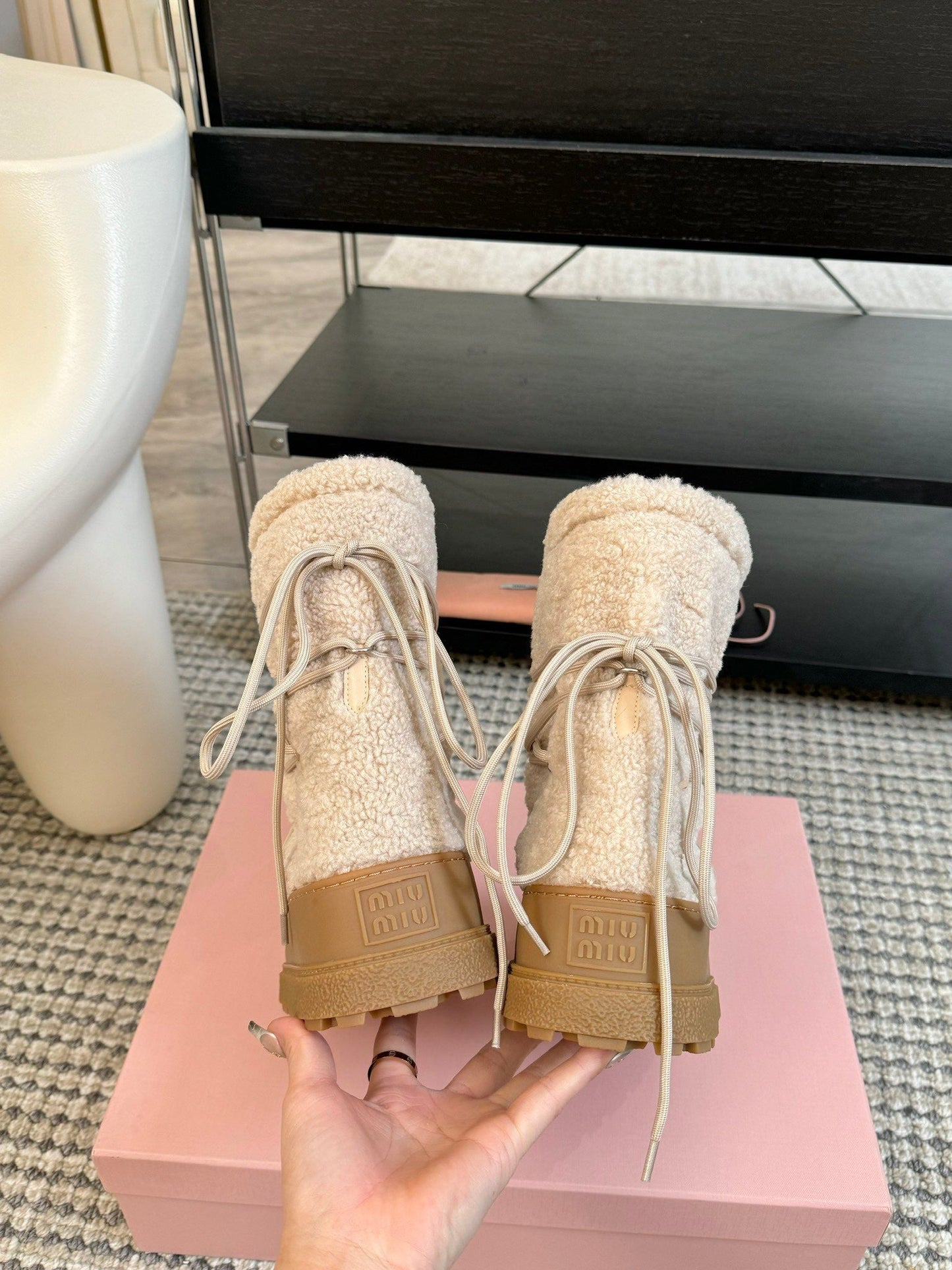 SNOW ANKLE BOOTS IN COSMIC LATTE SHEARLING - 35