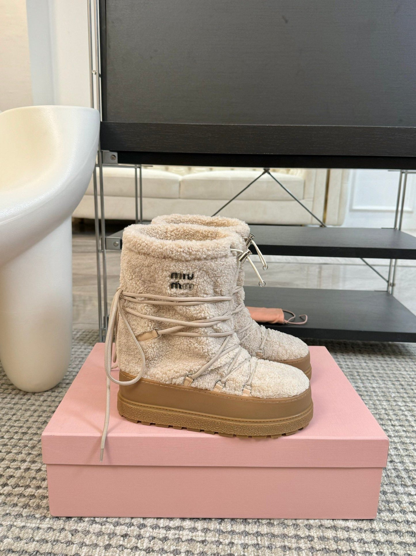 SNOW ANKLE BOOTS IN COSMIC LATTE SHEARLING - 35