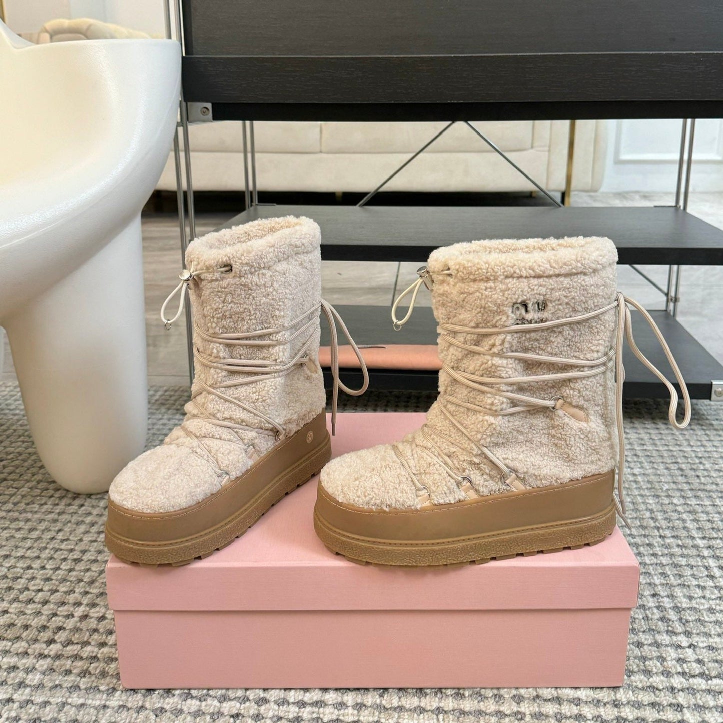 SNOW ANKLE BOOTS IN COSMIC LATTE SHEARLING - 35