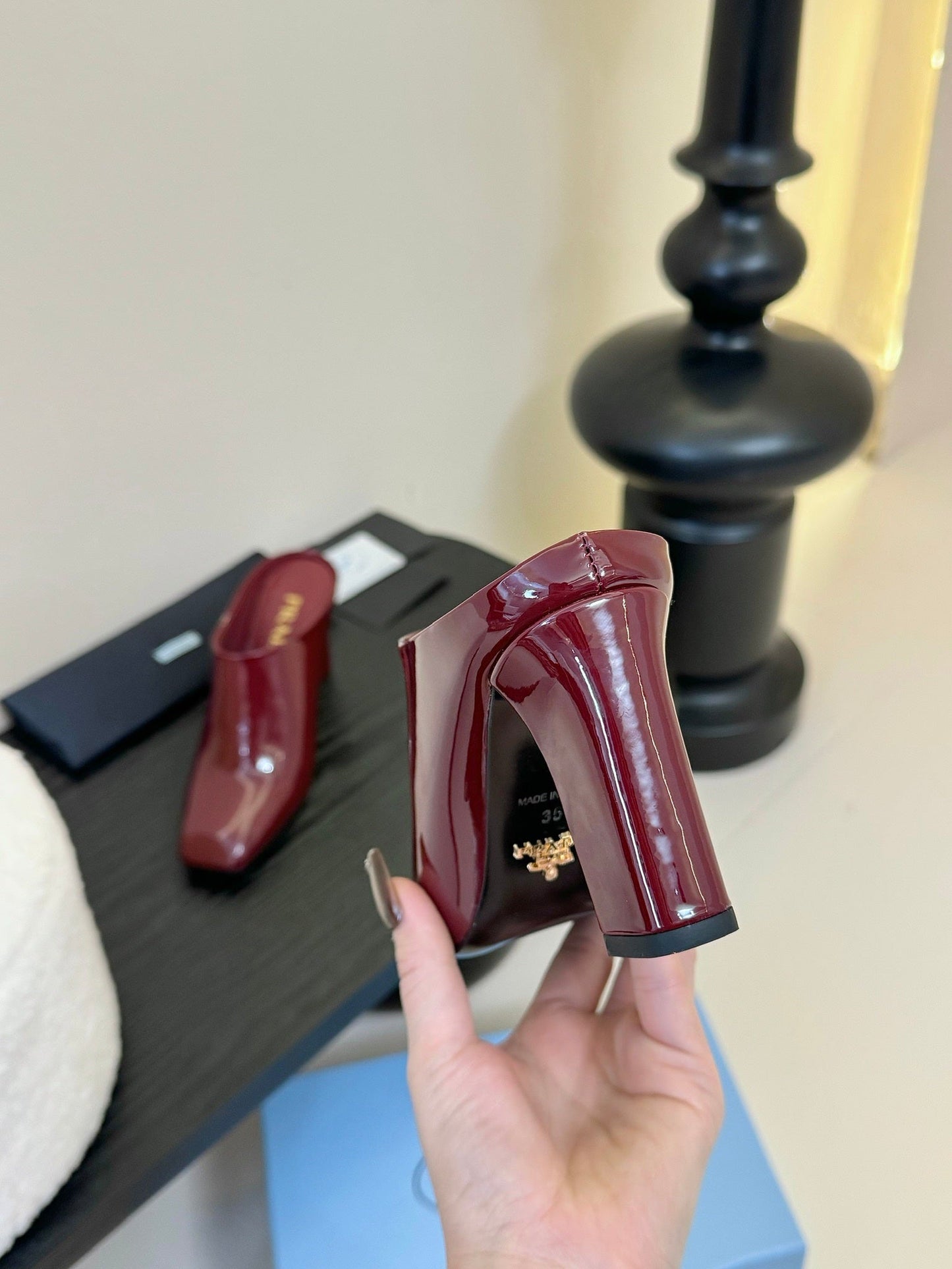 HIGH HEEL MULES WITH GOLD LETTERING LOGO IN SCARLET RED GLOSSY CALFSKIN - 35