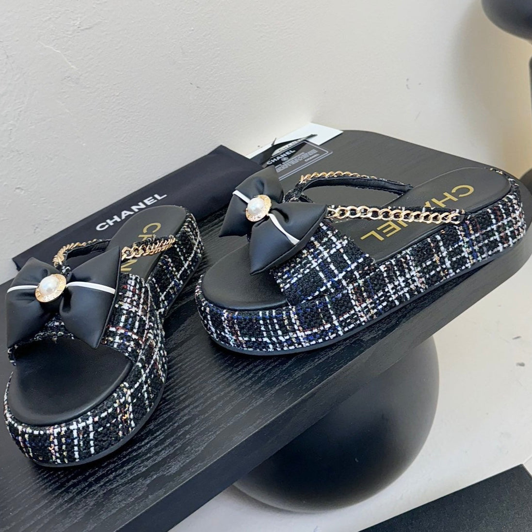 PLATFORM FLIP-FLOPS IN BLACK TWEED FABRIC - 35