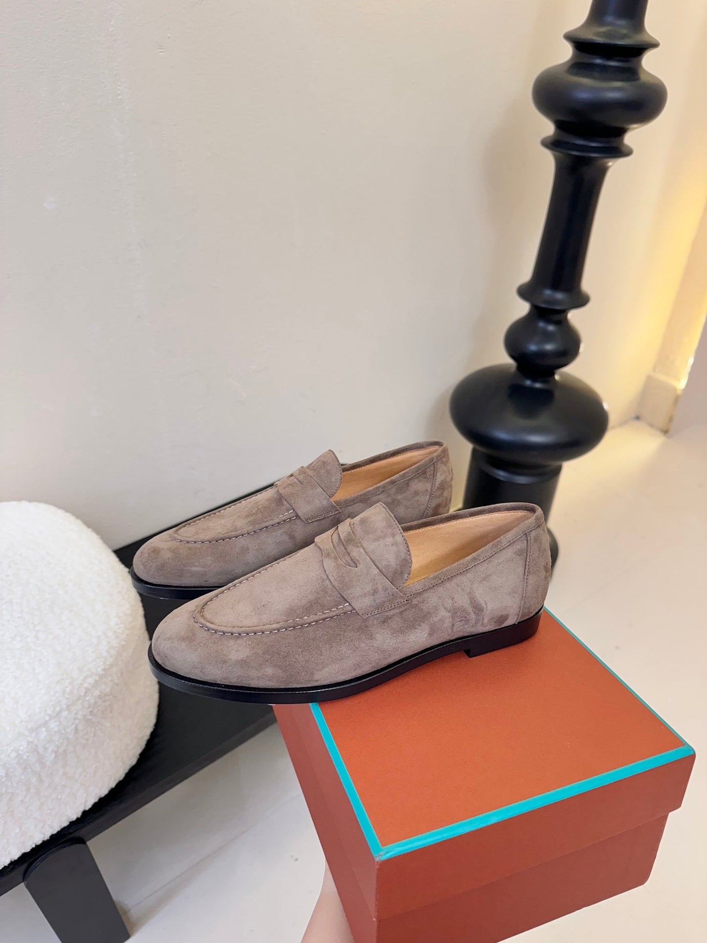 CLASSIC LOAFERS IN LIGHT TAUPE SUEDE - 35