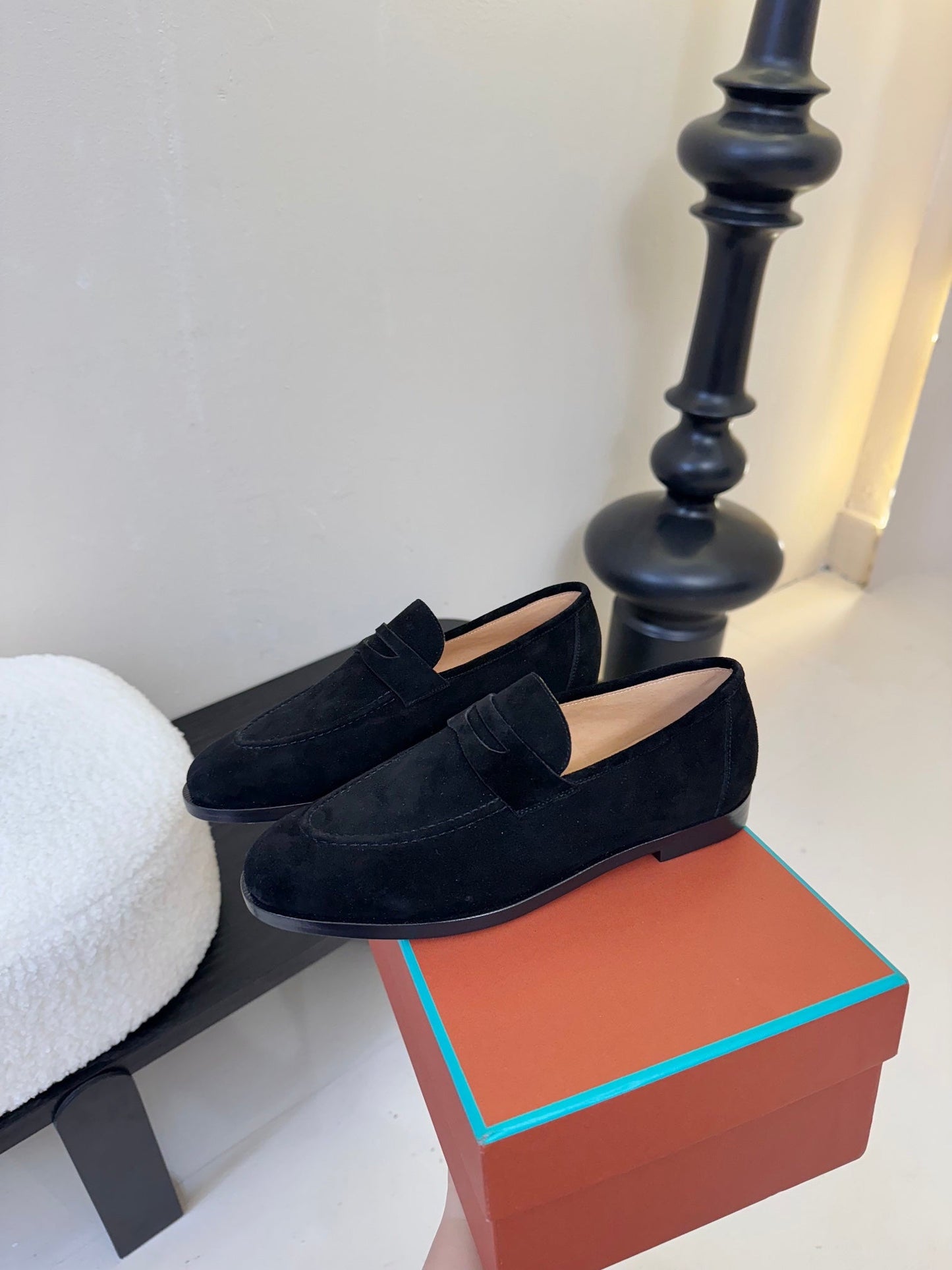 CLASSIC LOAFERS IN BLACK SUEDE - 35