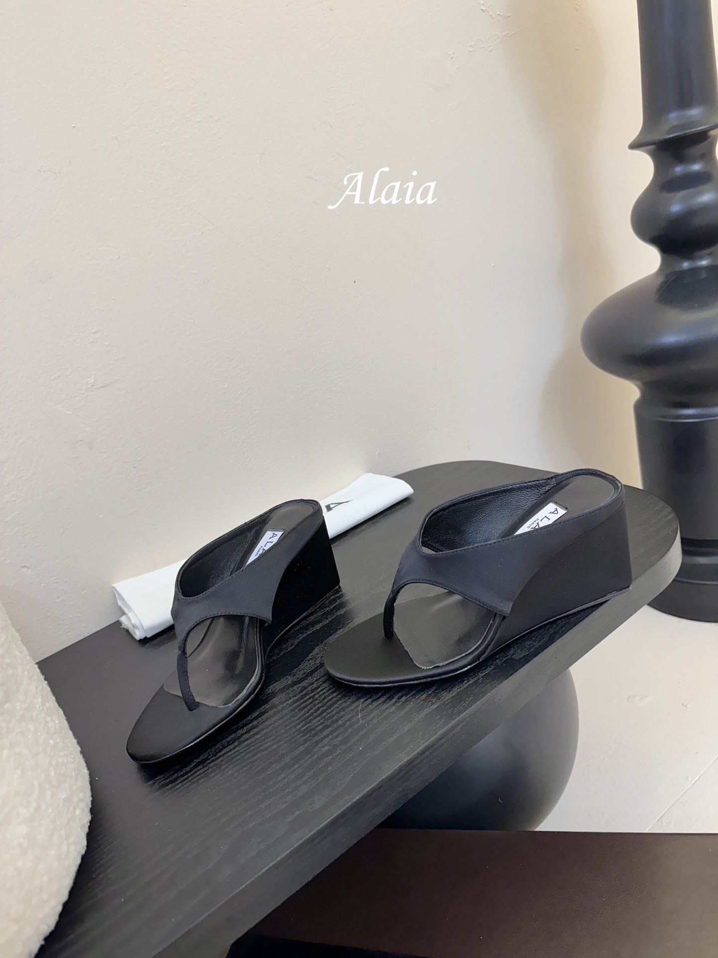 ALAIA WEDGE THONG SANDALS 25S IN BLACK SATIN - 35