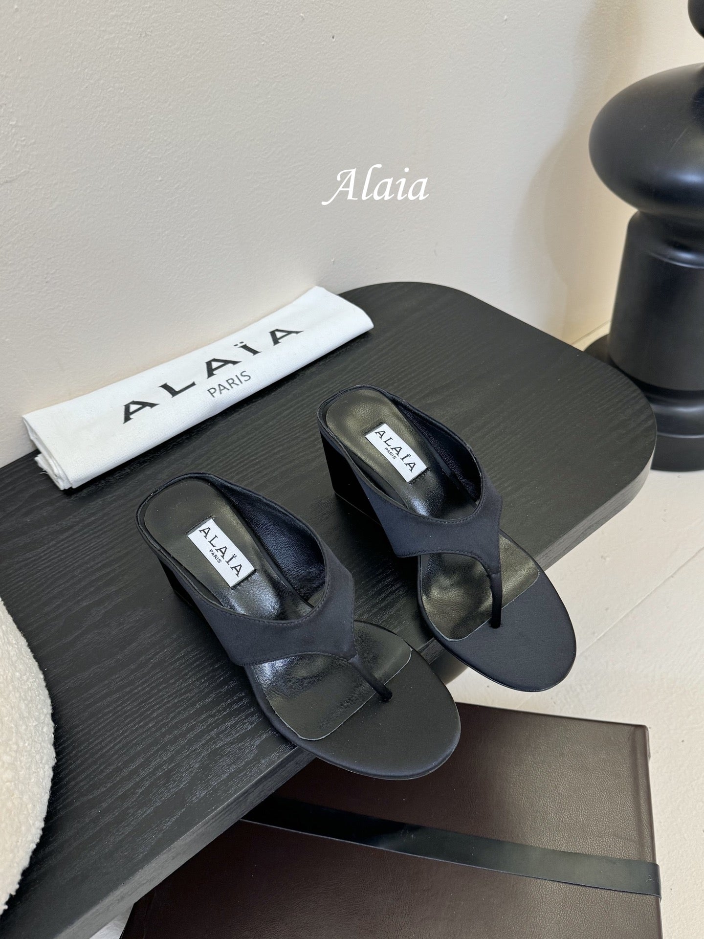 ALAIA WEDGE THONG SANDALS 25S IN BLACK SATIN - 35