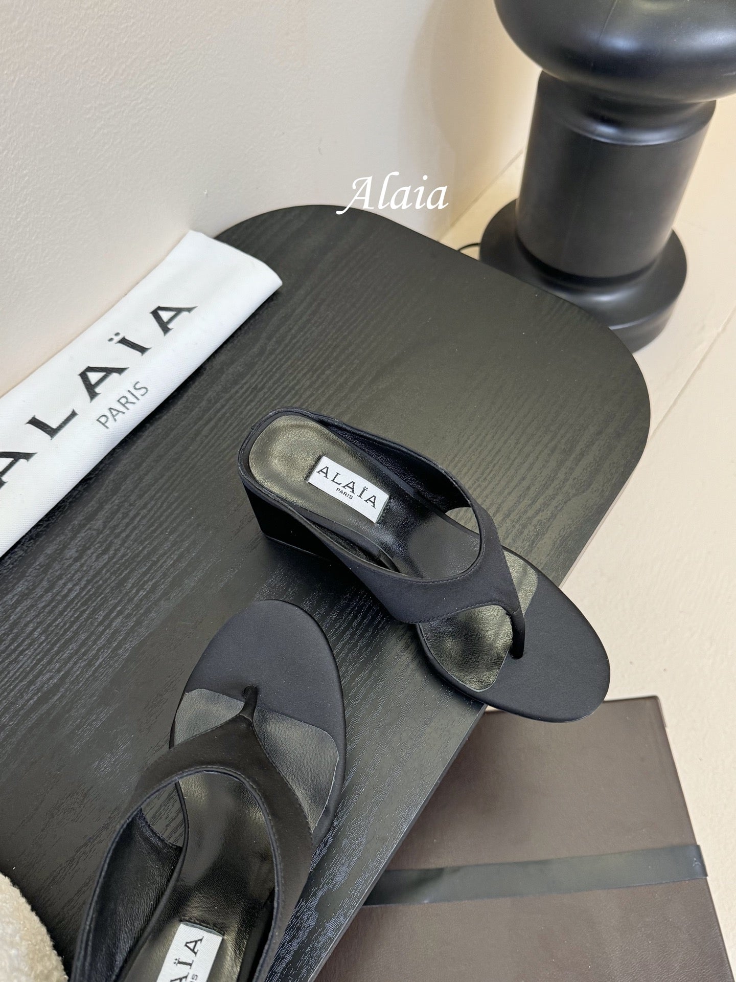 ALAIA WEDGE THONG SANDALS 25S IN BLACK SATIN - 35
