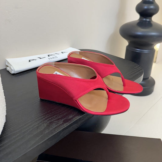 ALAIA WEDGE THONG SANDALS 25S IN RED SATIN - 35