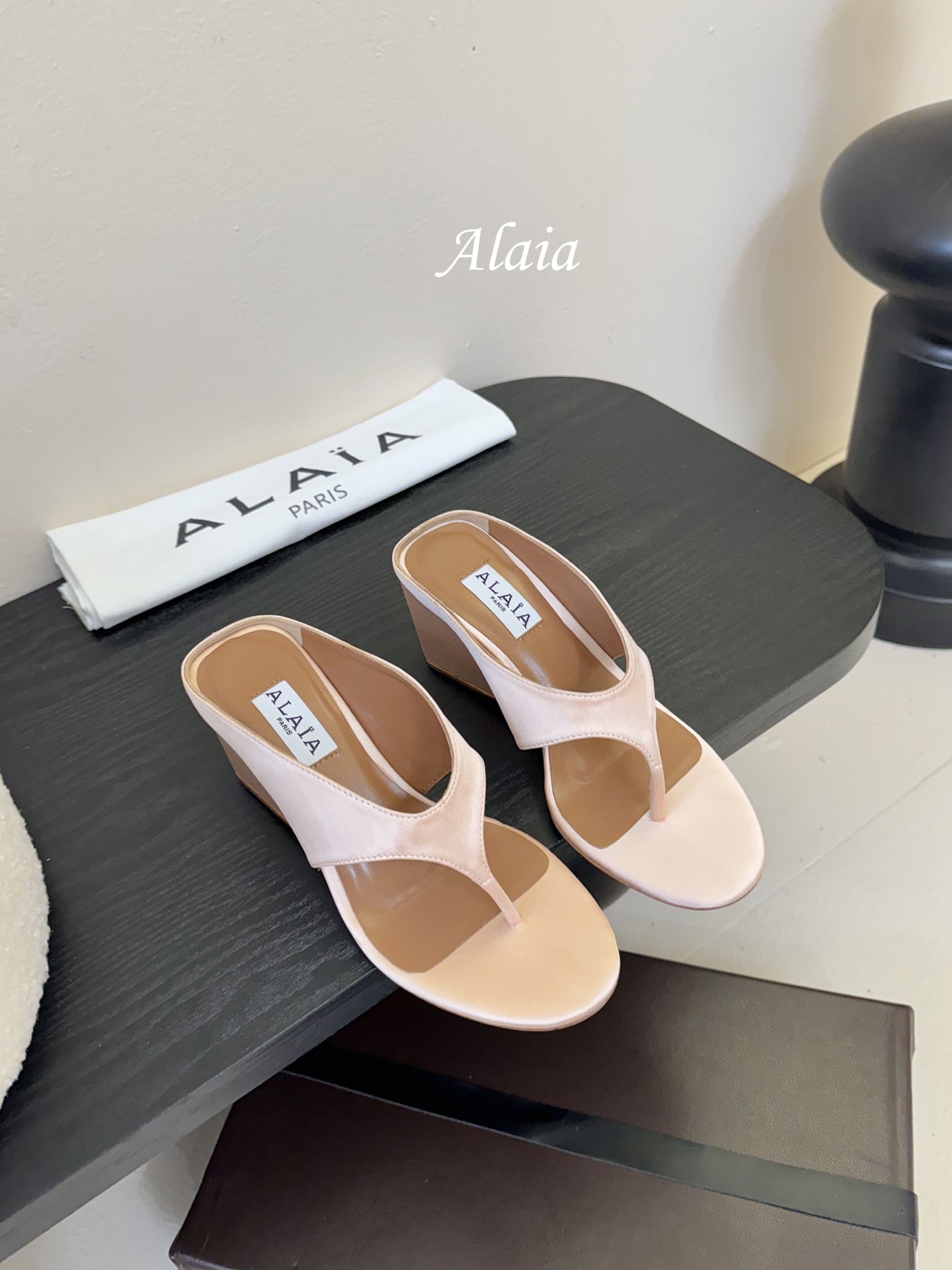 ALAIA WEDGE THONG SANDALS 25S IN BLUSH BEIGE SATIN - 35