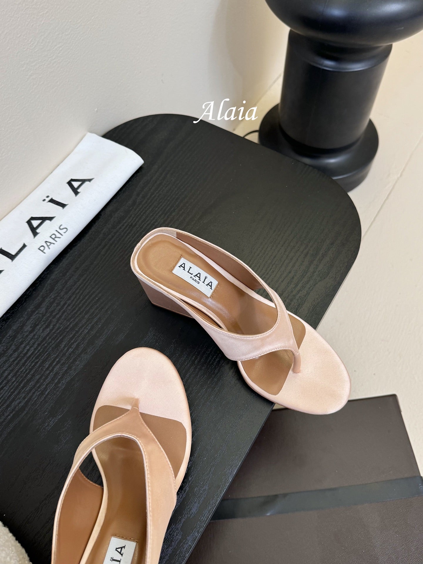 ALAIA WEDGE THONG SANDALS 25S IN BLUSH BEIGE SATIN - 35