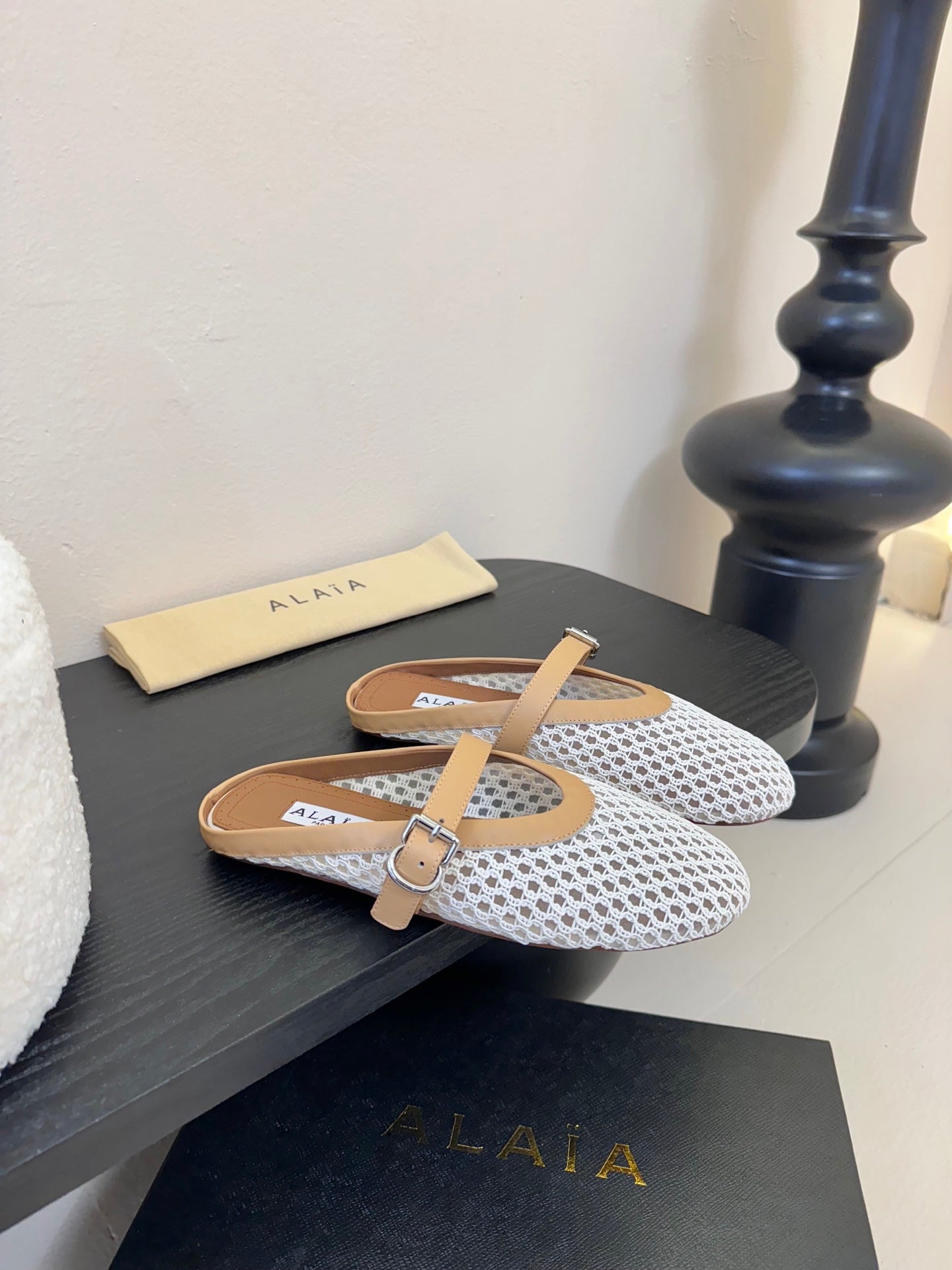 ALAIA FLAT MULES 25S IN WHITE MIX BROWN WOVEN MESH - 35