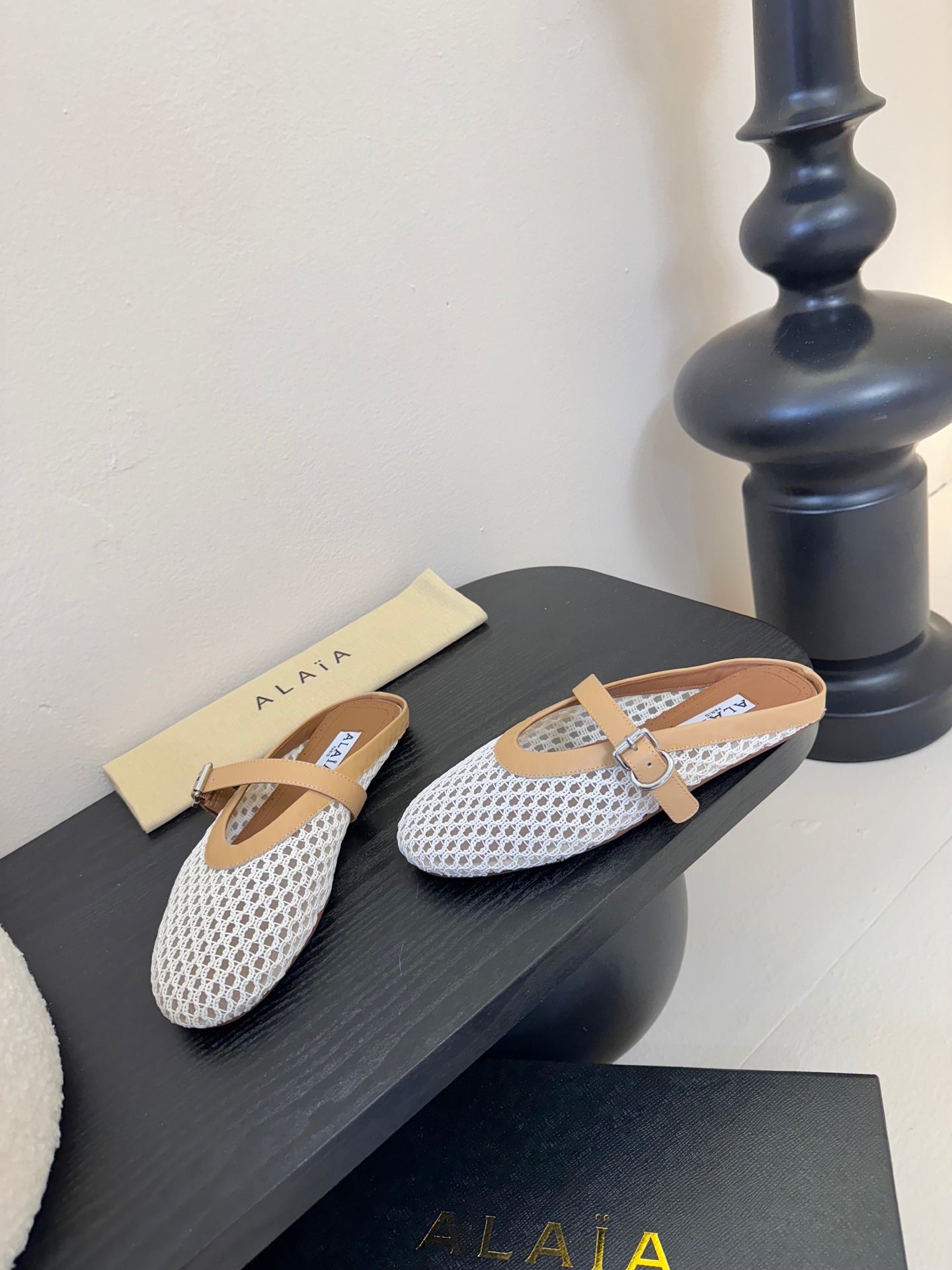 ALAIA FLAT MULES 25S IN WHITE MIX BROWN WOVEN MESH - 35