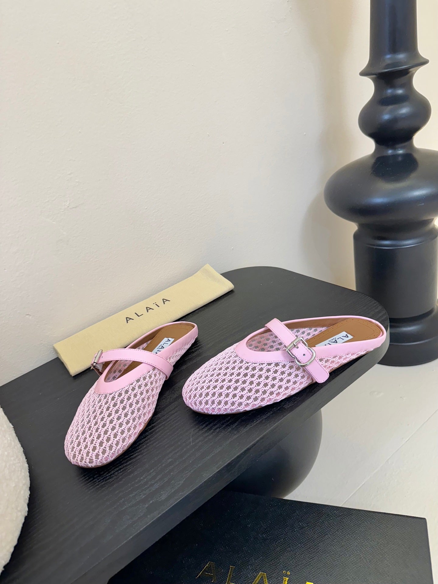 ALAIA FLAT MULES 25S IN BLUSH PINK WOVEN MESH - 35