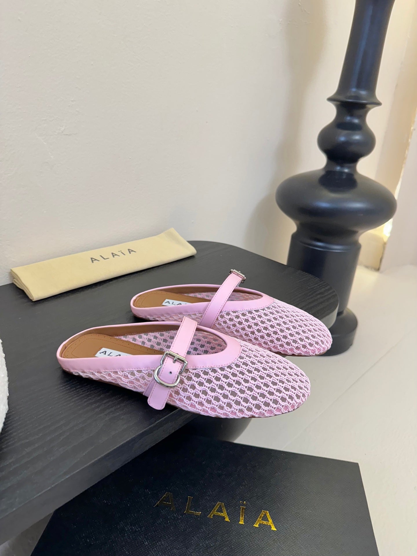 ALAIA FLAT MULES 25S IN BLUSH PINK WOVEN MESH - 35