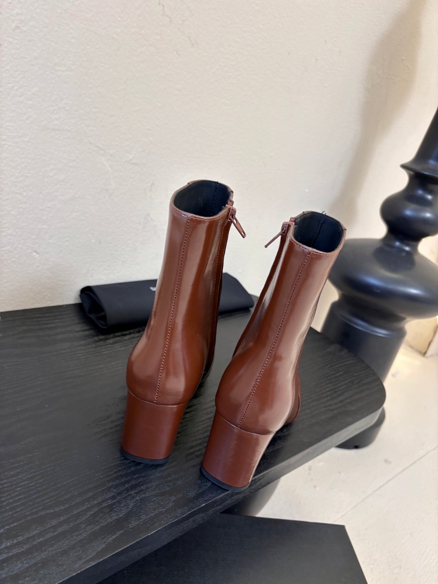 YSL 26S ЧЕРЕВИКИ НА ПІДБОРАХ З КОРИЧНЕВОЇ БЛИСКУЧОЇ ТЕЛЯЧОЇ ШКІРИ