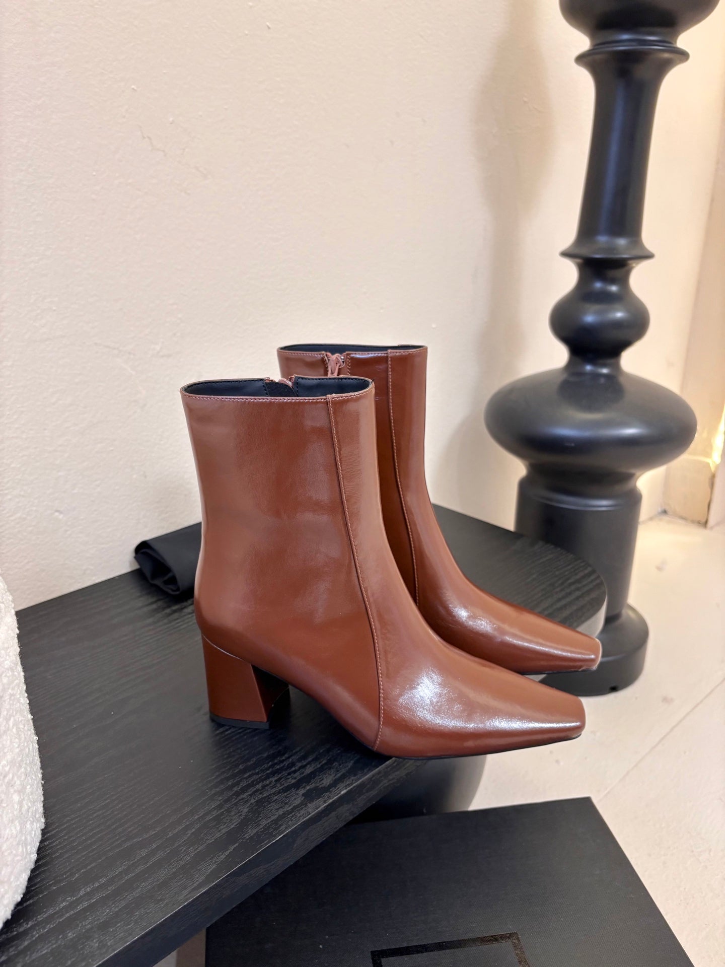 YSL 26S ЧЕРЕВИКИ НА ПІДБОРАХ З КОРИЧНЕВОЇ БЛИСКУЧОЇ ТЕЛЯЧОЇ ШКІРИ