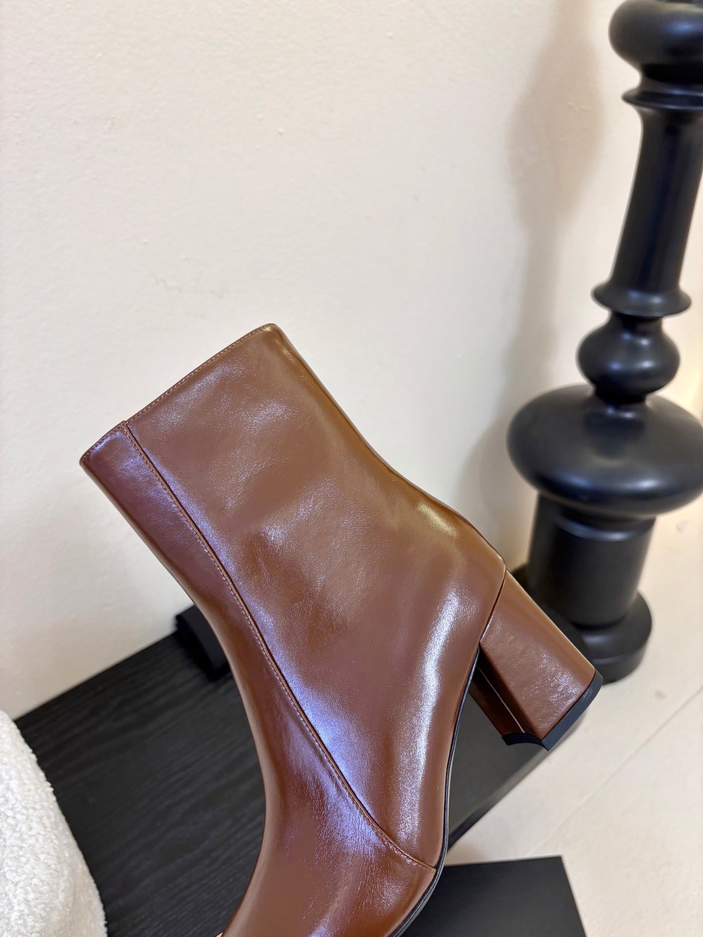 YSL 26S ЧЕРЕВИКИ НА ПІДБОРАХ З КОРИЧНЕВОЇ БЛИСКУЧОЇ ТЕЛЯЧОЇ ШКІРИ