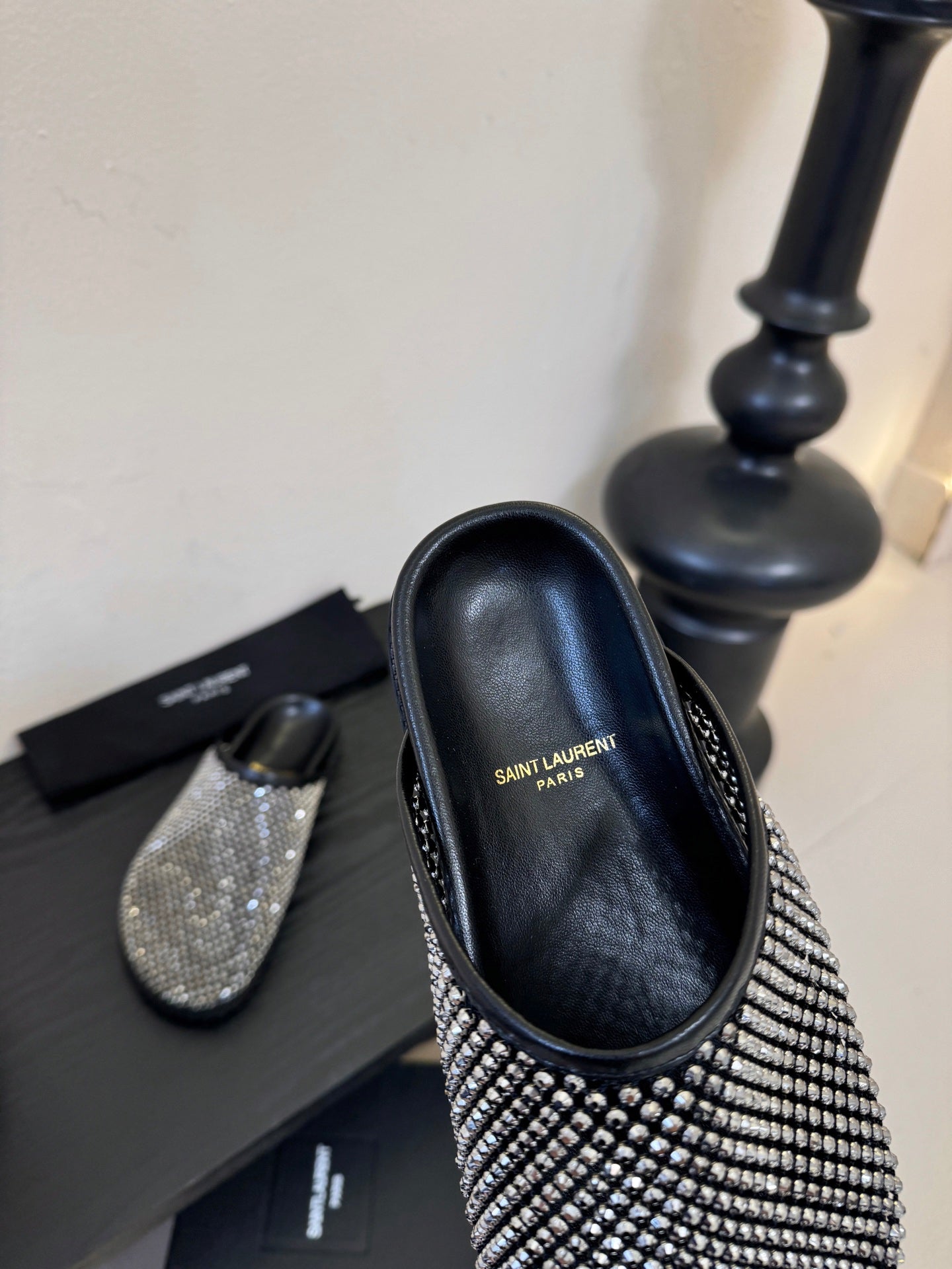 YSL 26S МЮЛІ ІЗ СІТКИ З ЧОРНОЇ ТЕЛЯЧОЇ ШКІРИ ТА СТРАЗІВ