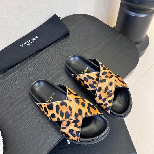 БОСОНІЖКИ YSL 26S ЗІ СКРІЖЕНИМИ РЕМІНЦЯМИ З ТЕЛЯЧОЇ ШКІРИ З ЛЕОПАРДОВИМ ПРИНТОМ СТИЛЬ 1