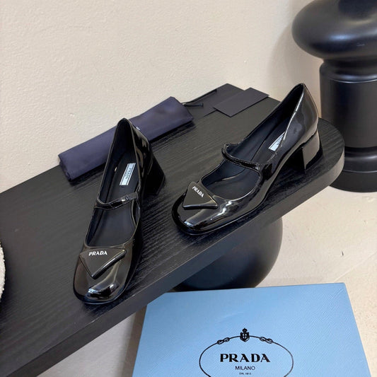 PRADA 26S МЕРІ ДЖЕЙН НА БЛОЧНОМУ КАБЛУКУ З ЧОРНОЇ ЛАКОВАНОЇ ТЕЛЯЧОЇ ШКІРИ
