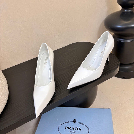 ГОСТРОНОСІ ТУФЛІ PRADA 26S НА ВИСОКИХ ПІДБОРАХ З БІЛОЇ ОВЕЧОЇ ШКІРИ