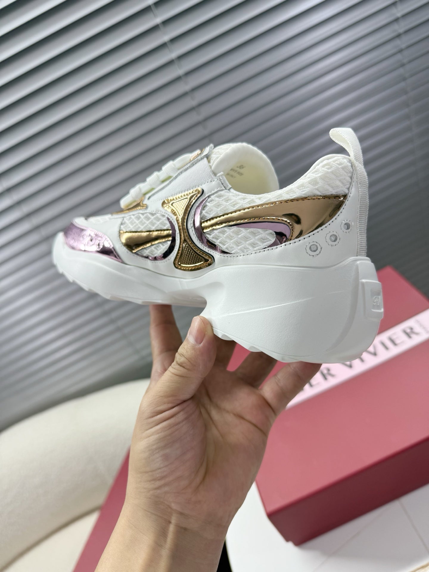 VIV' ON THE RUN SNEAKERS IN GOLD PINK PATENT CALFSKIN AND WHITE FABRIC - 35