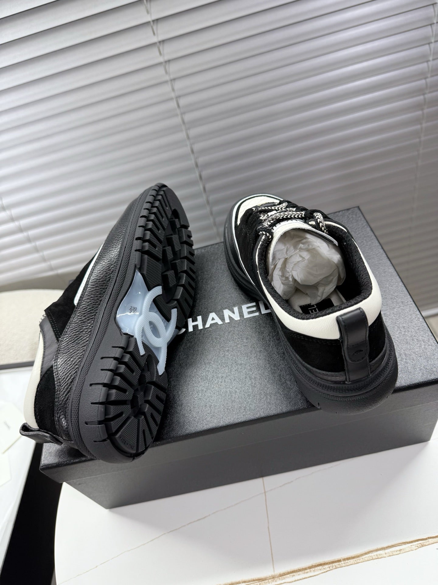 CHANEL 25S SNEAKERS 35MM IN BLACK AND WHITE CALFSKIN - 35