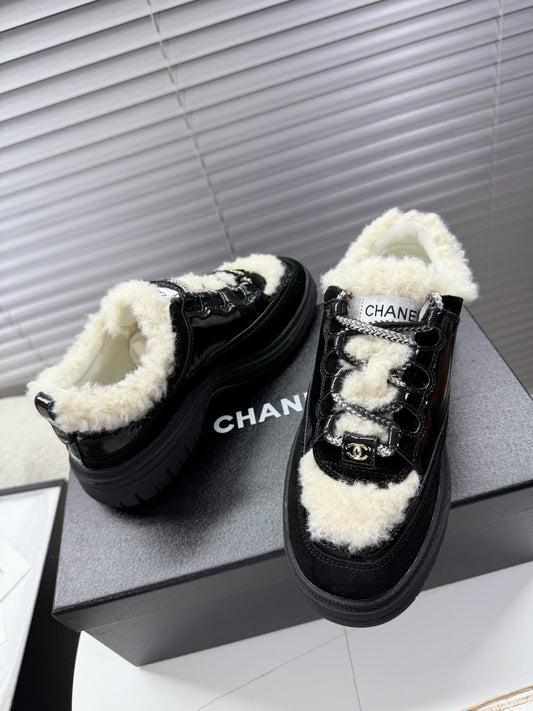 КРОСІВКИ CHANEL 25S З ХУТРЯНИМИ АКЦЕНТАМИ 35 ММ З ЧОРНОЇ ТЕЛЯЧОЇ ШКІРИ - 35