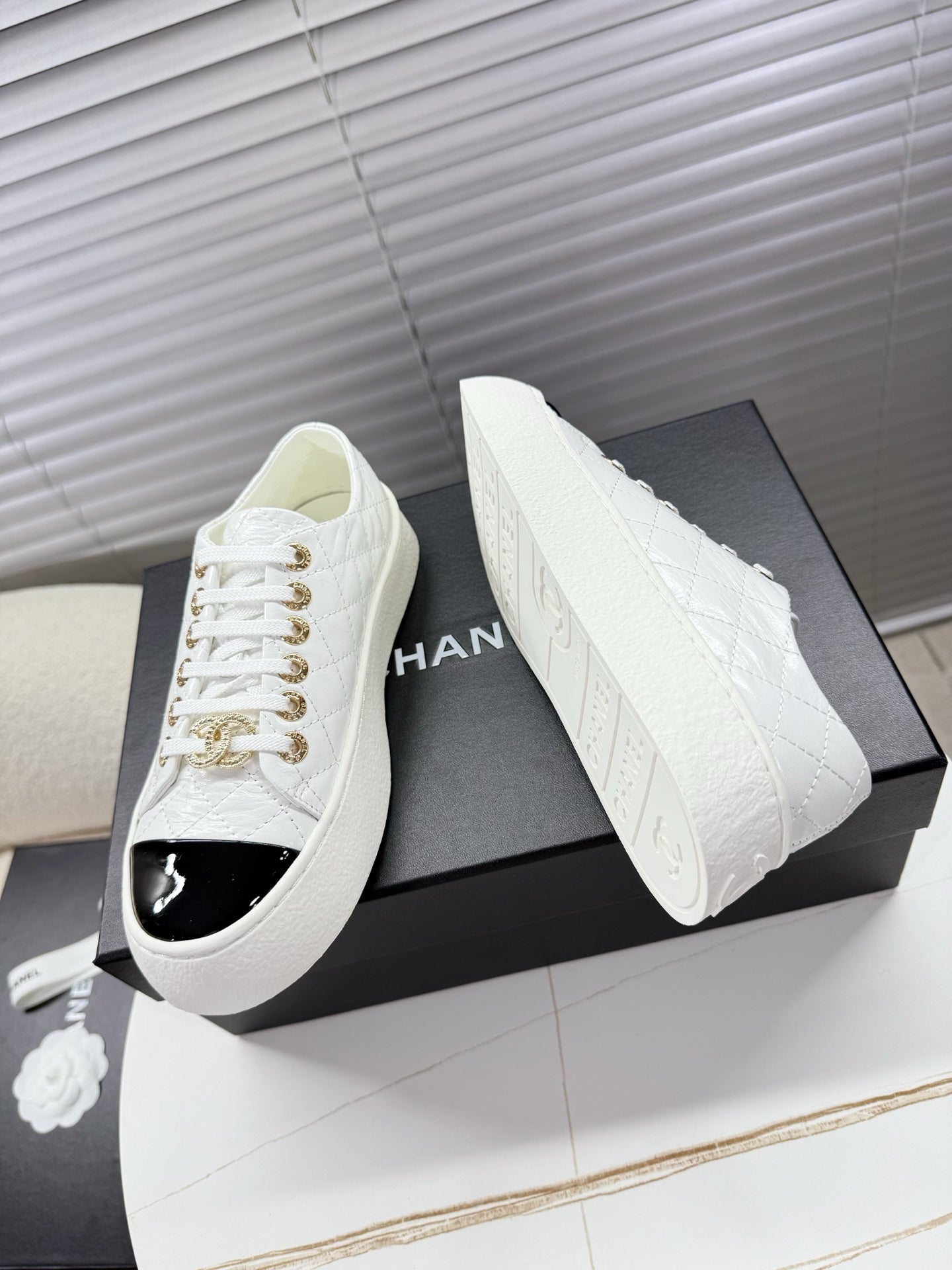 CHANEL 25S TRAINERS WHITE AND BLACK 35MM IN CALFSKIN - 35