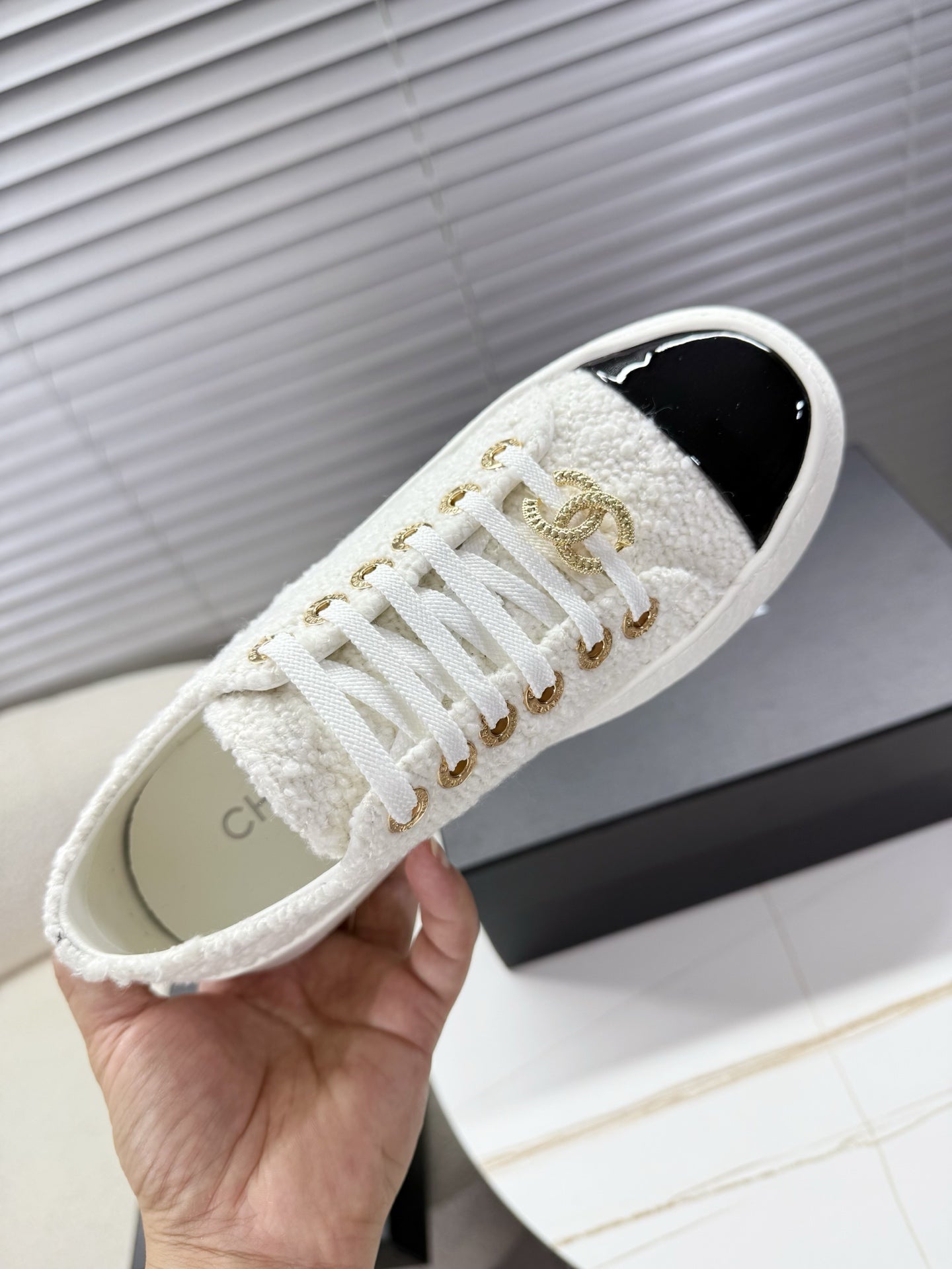 CHANEL 25S TRAINERS WHITE 35MM IN GLITTERED TWEED AND PATENT CALFSKIN - 35