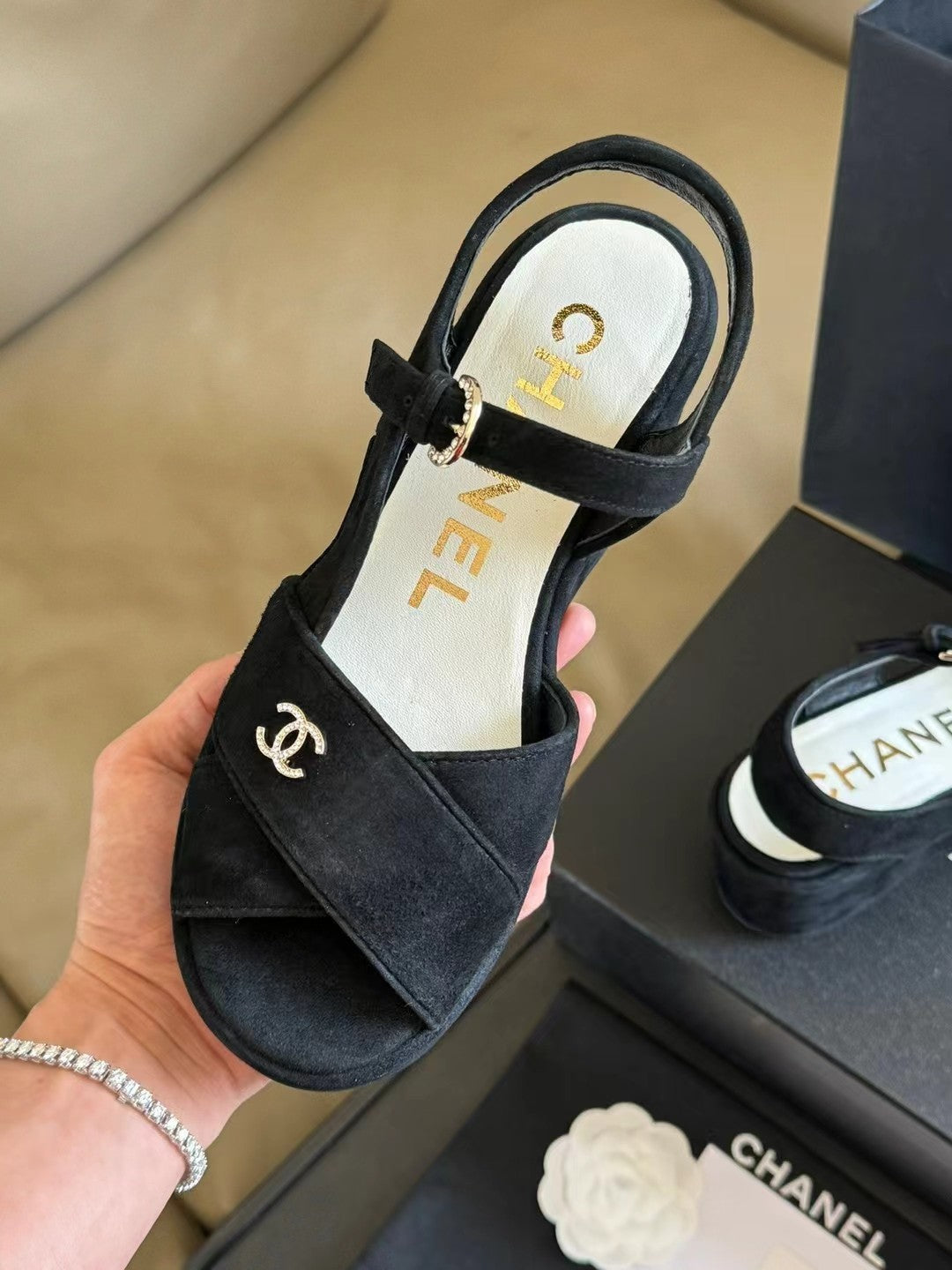 CC CLASSIC WEDGE SANDALS IN BLACK LAMBSKIN SUEDE - 35