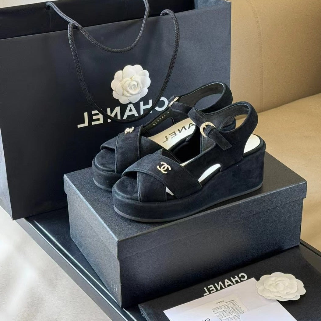 CC CLASSIC WEDGE SANDALS IN BLACK LAMBSKIN SUEDE - 35