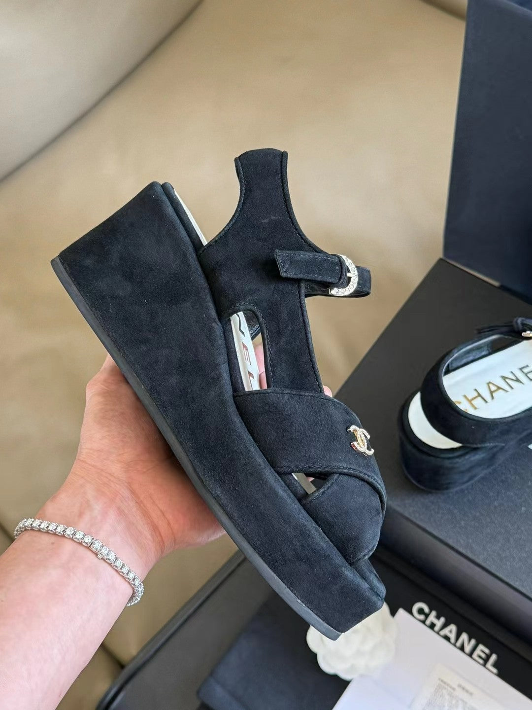 CC CLASSIC WEDGE SANDALS IN BLACK LAMBSKIN SUEDE - 35