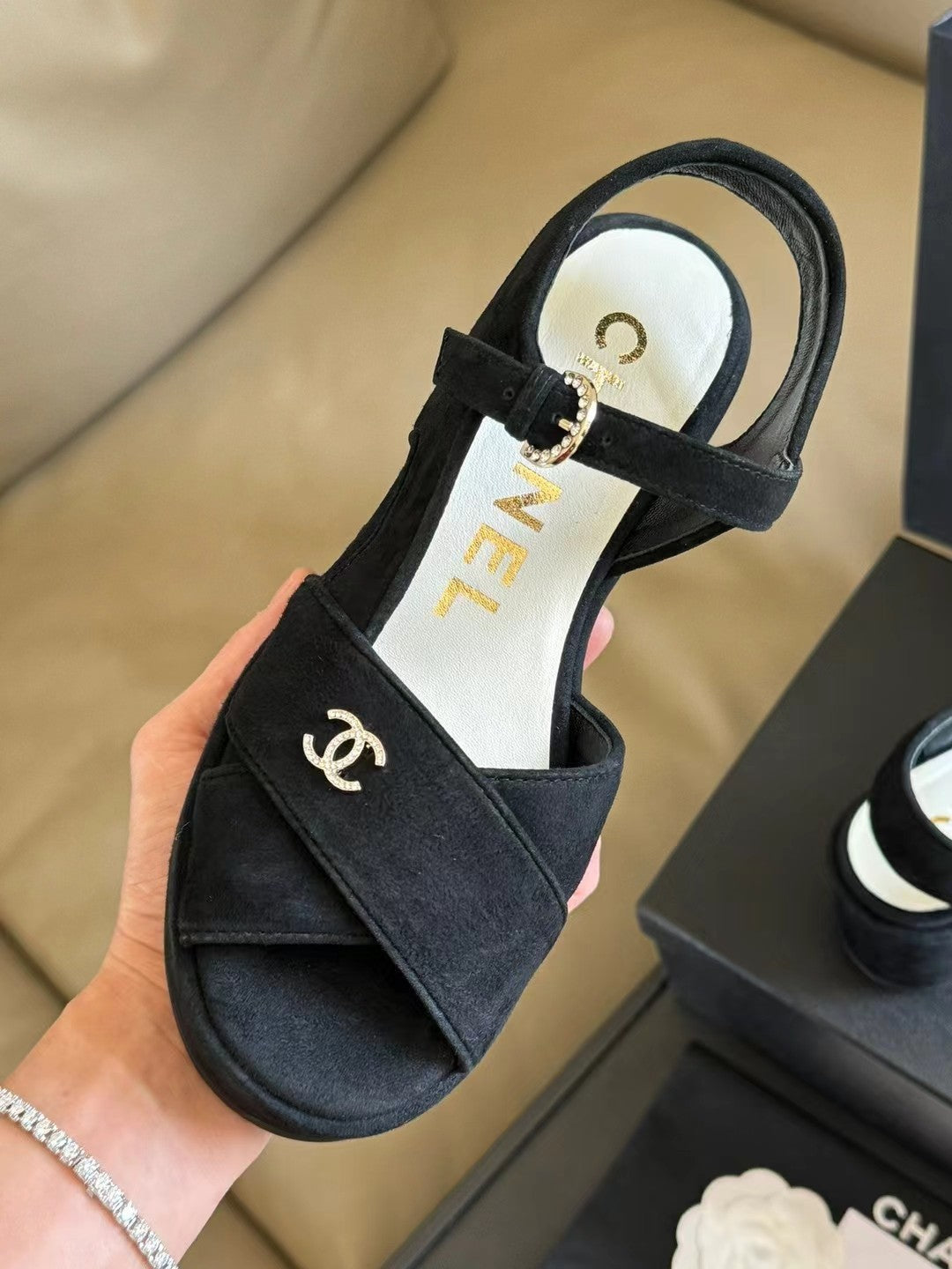 CC CLASSIC WEDGE SANDALS IN BLACK LAMBSKIN SUEDE - 35