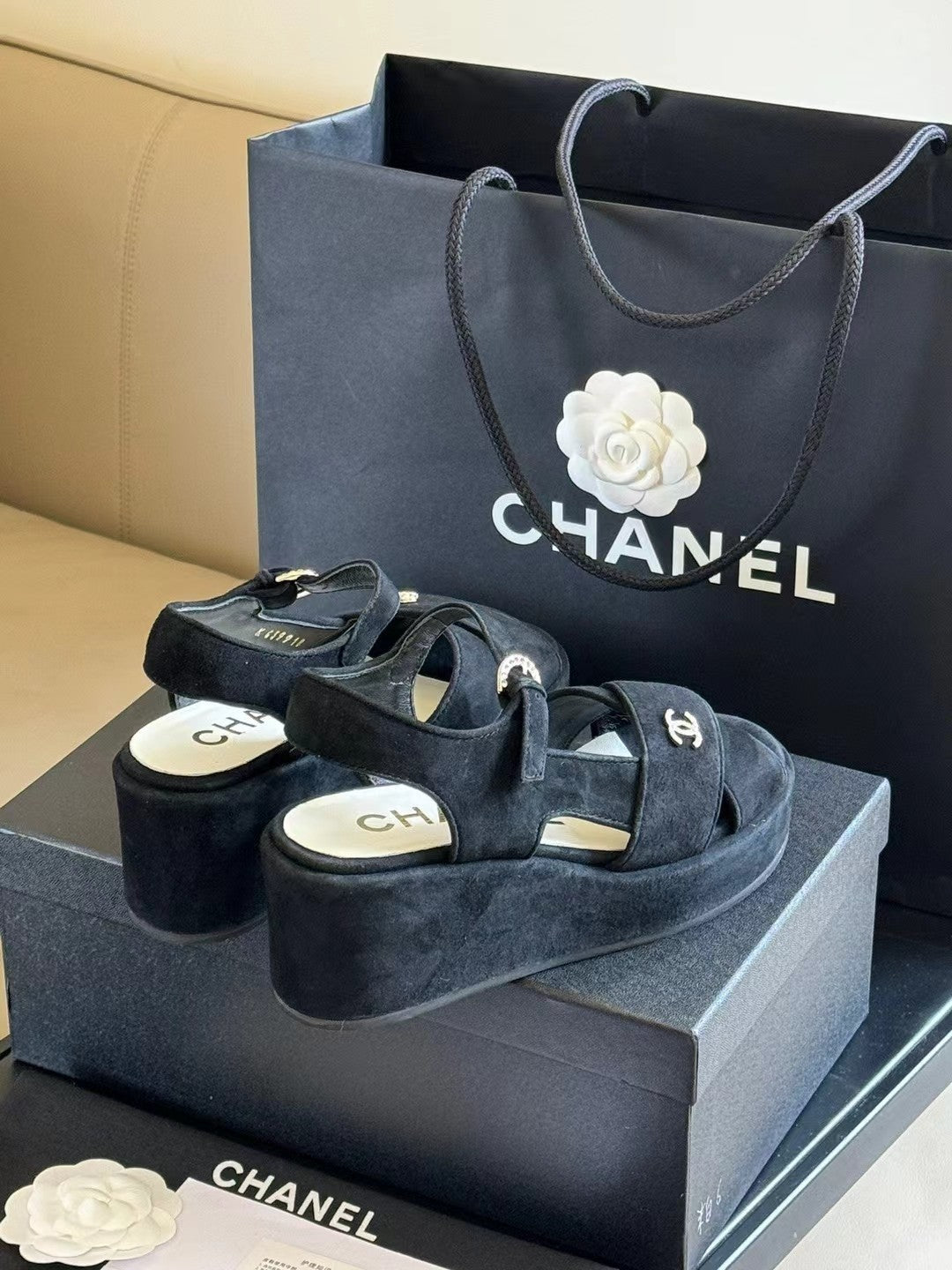 CC CLASSIC WEDGE SANDALS IN BLACK LAMBSKIN SUEDE - 35