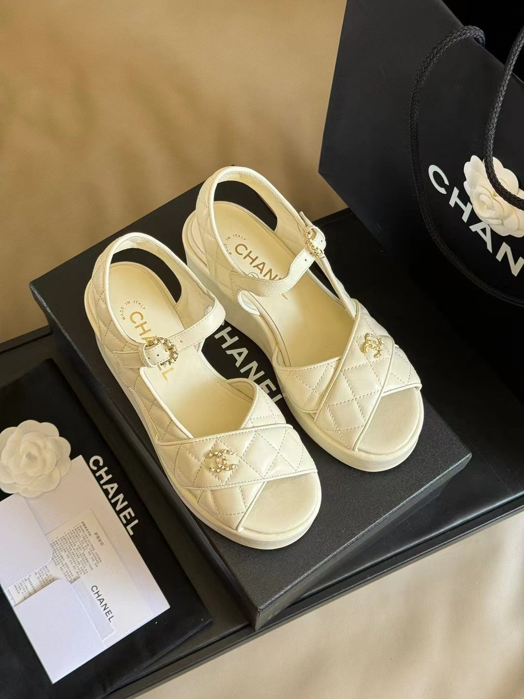 CC CLASSIC WEDGE SANDALS IN WHITE LAMBSKIN - 35