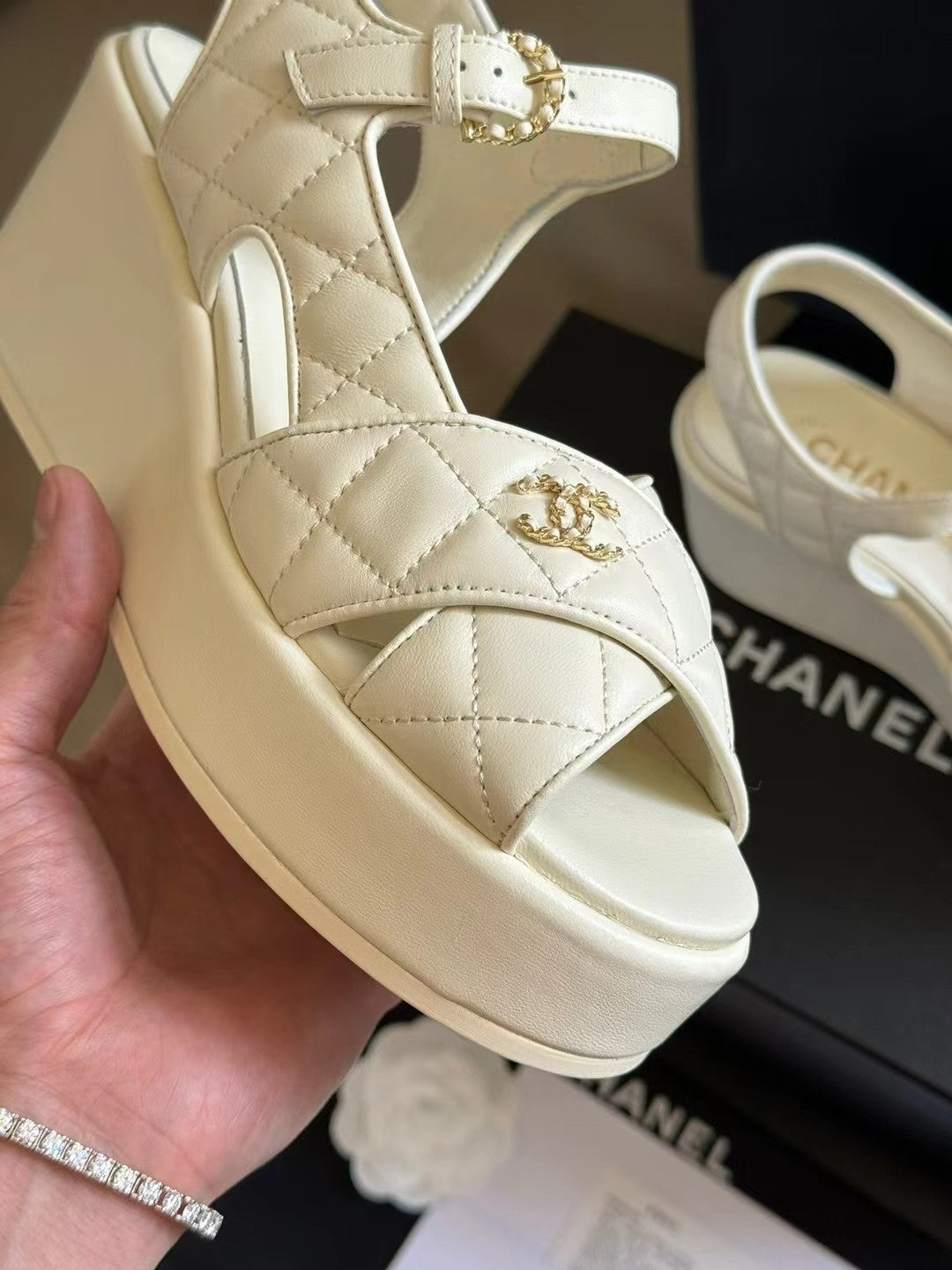 CC CLASSIC WEDGE SANDALS IN WHITE LAMBSKIN - 35