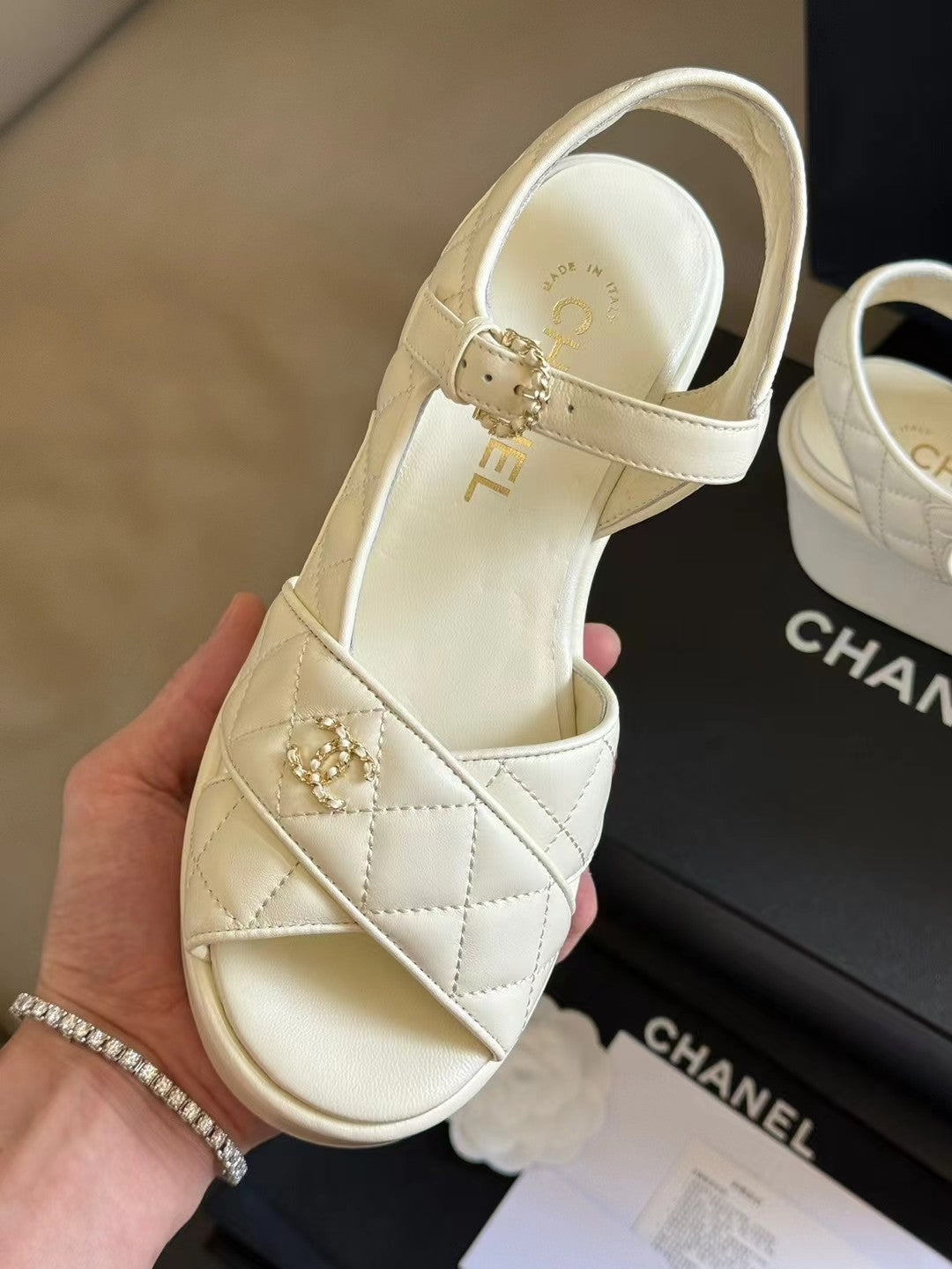 CC CLASSIC WEDGE SANDALS IN WHITE LAMBSKIN - 35