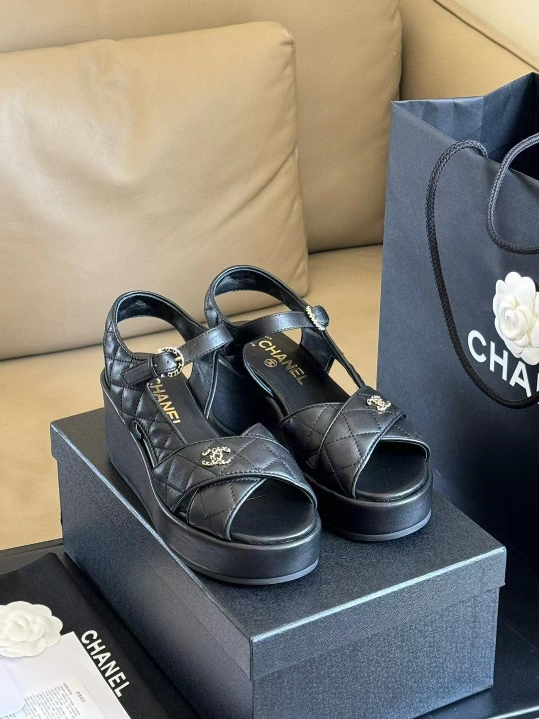 CC CLASSIC WEDGE SANDALS IN BLACK LAMBSKIN - 35