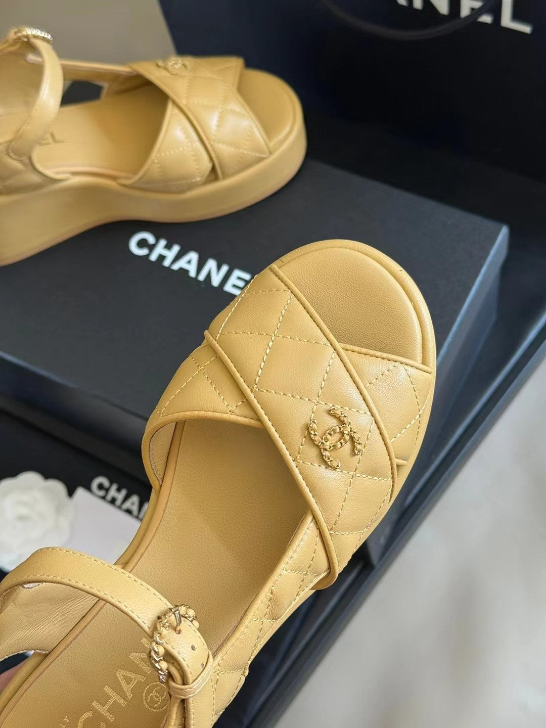 CC CLASSIC WEDGE SANDALS IN LIGHT YELLOW LAMBSKIN - 35